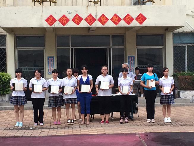 德州女子學(xué)校舉行了2014—2015學(xué)年第二學(xué)期總結(jié)表彰暨聯(lián)歡會