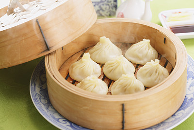想學(xué)面點(diǎn)制作嗎？來保定玉蘭香廚師學(xué)校吧！